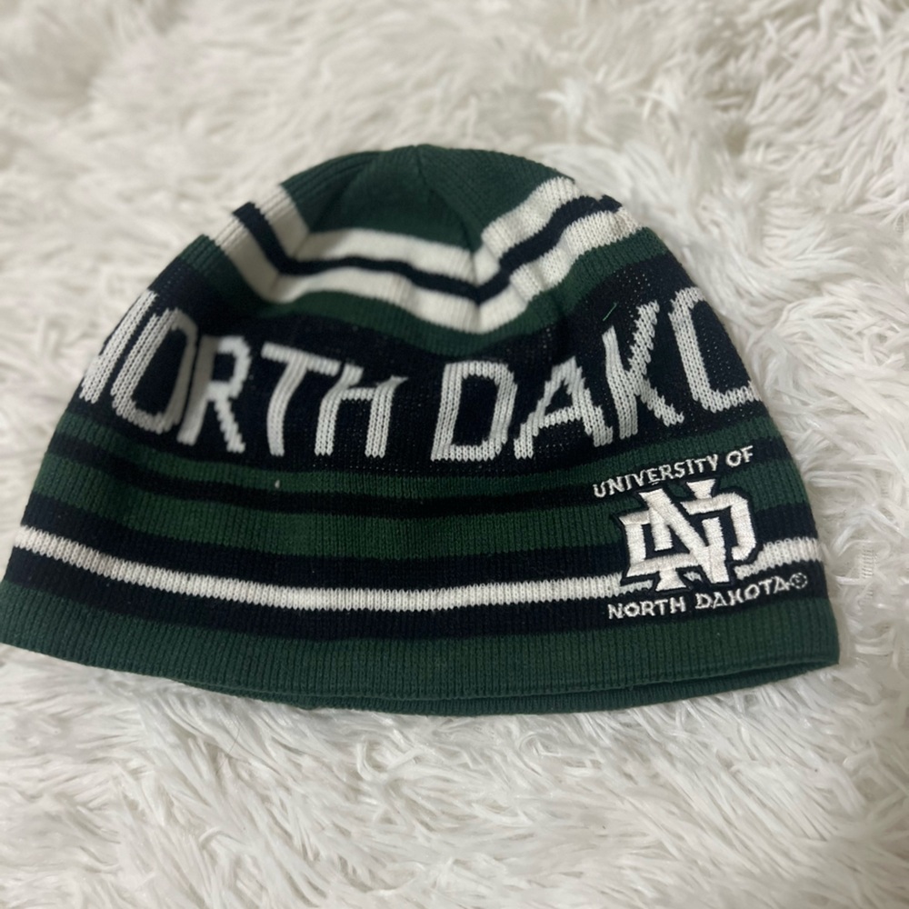 University of North Dakota UND North Dakota  Beanie Hat Green Black White BULA